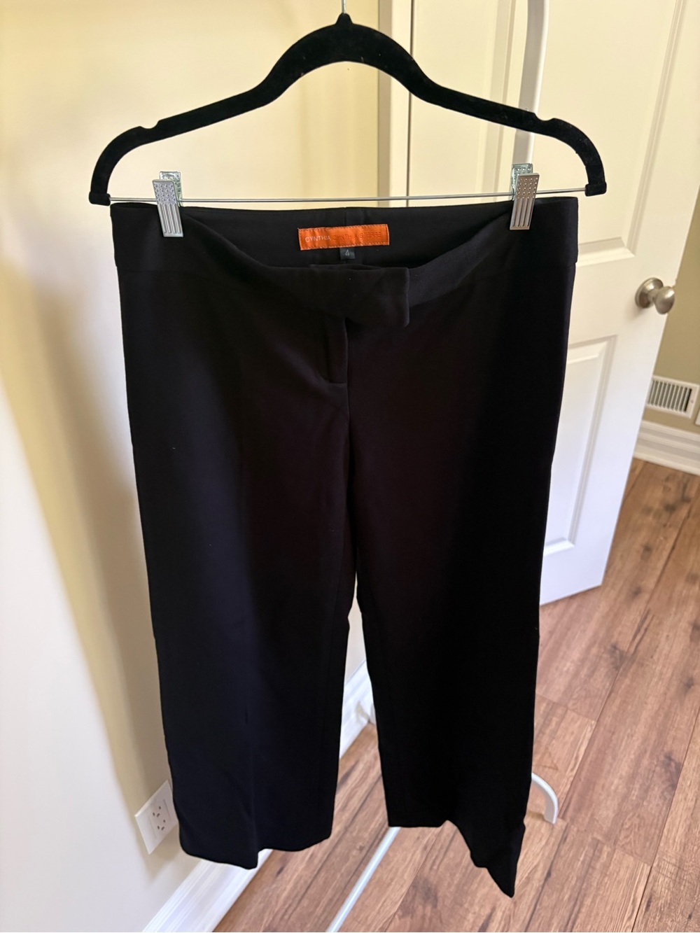 Black Women's Slight Pleat Stretch Pants